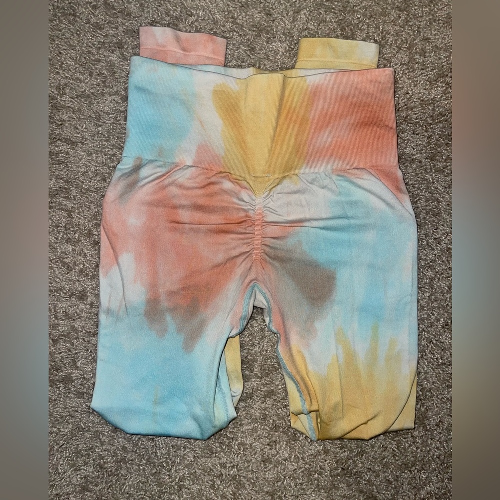 Tie dye butt scrunch pants